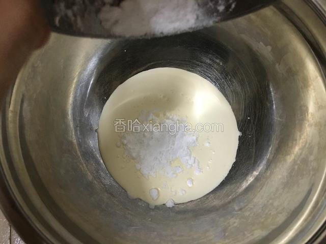 再倒入12克的糖