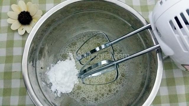 加入三分之一糖粉