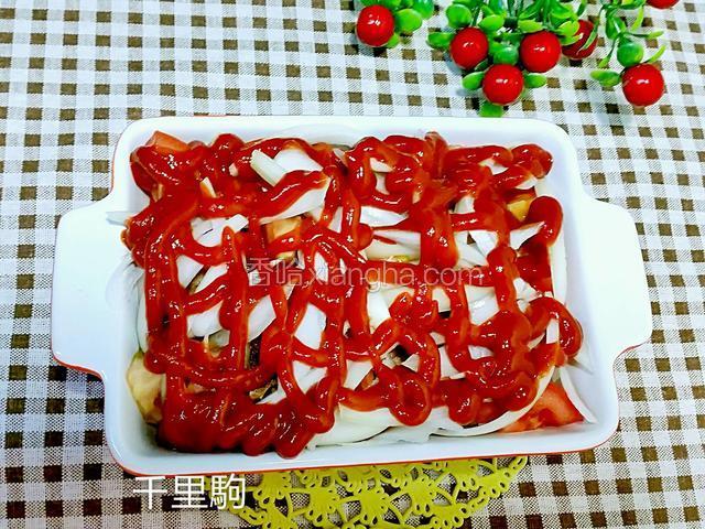 挤上蕃茄酱