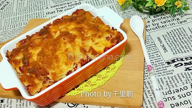 出炉后晾一会上餐桌，可以美美的开吃了