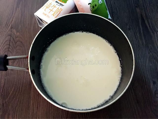 加入蒙牛嗨milk牛奶搅拌均匀
