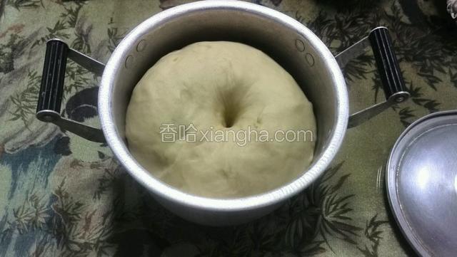 60分钟后拿出用手戳一下不反弹就可以了