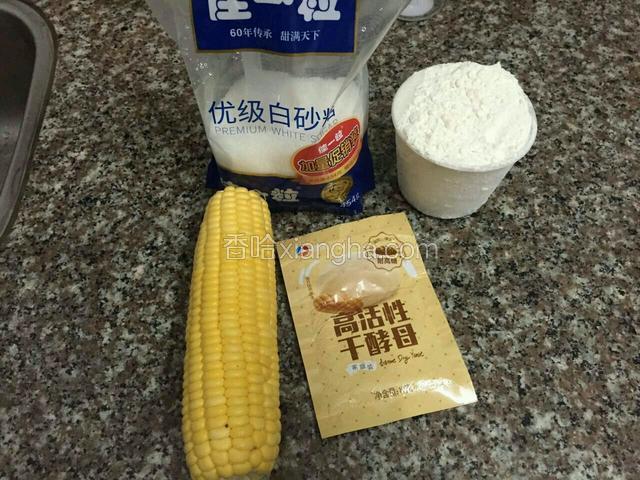 准备材料，我用的甜玉米，其他玉米也行；