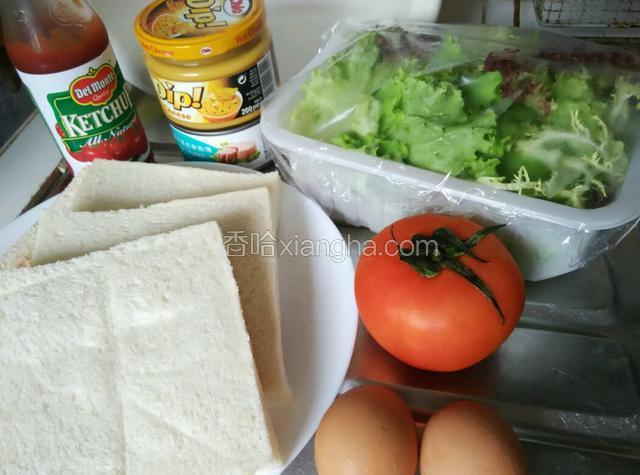 準備食材（厚切麵包切邊）