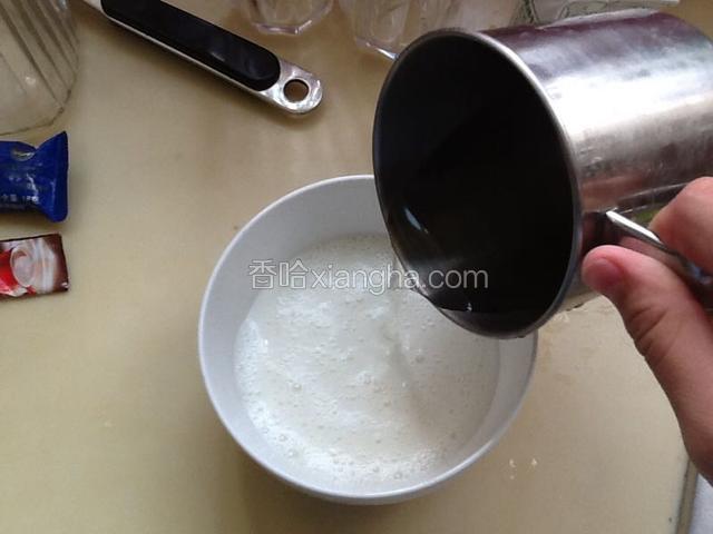 牛奶半碗加满水