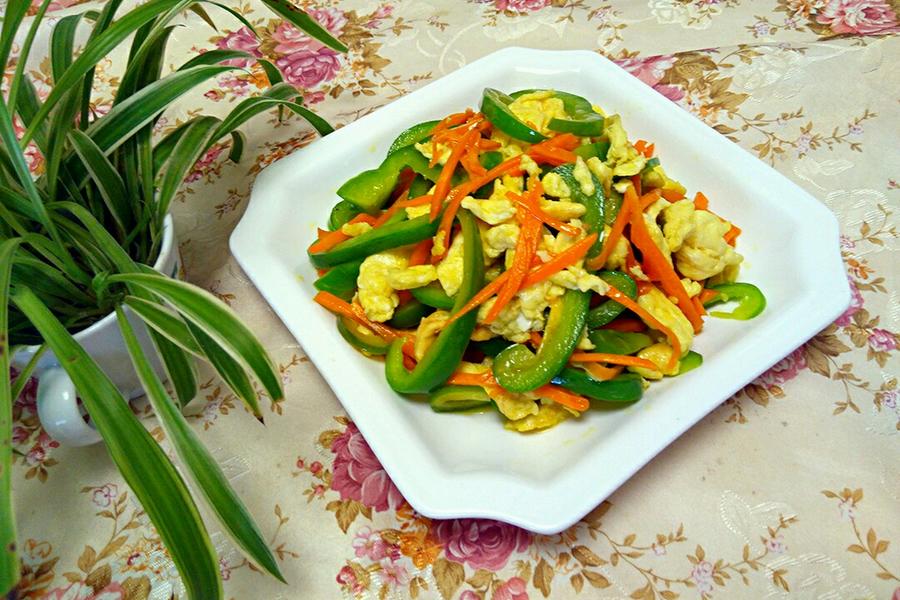 青椒胡萝卜炒鸡蛋