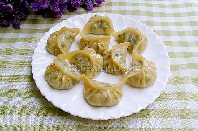 上锅蒸十分钟，饺子熟啦。
~(≧▽≦)/~可以吃啦~
