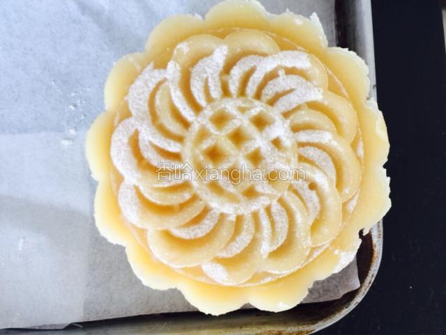 直接放烤盘上出模！