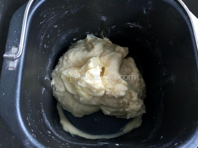 揉出膜后加入软化的黄油