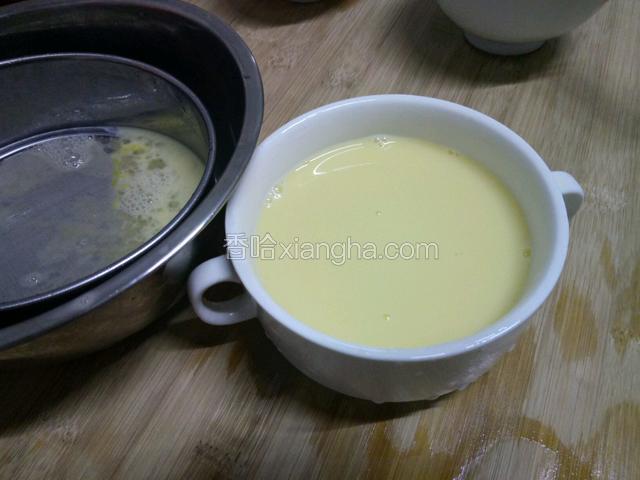 把蛋液过筛