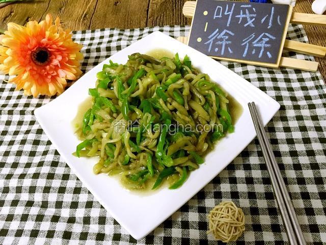 出锅撒葱花即可.