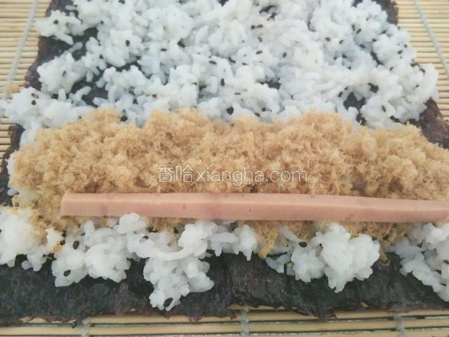 放肉松旁边