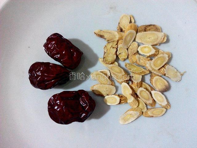 材料黄芪、红枣
