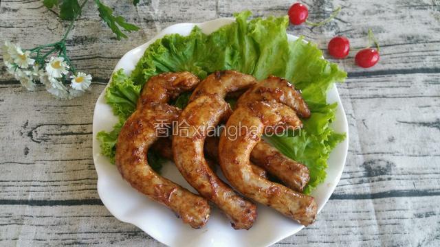 鸡脖子表面上色，肉质紧实即可出锅