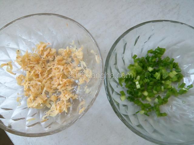 虾皮，葱花准备