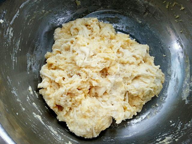 将材料搅拌均匀，放置十分钟