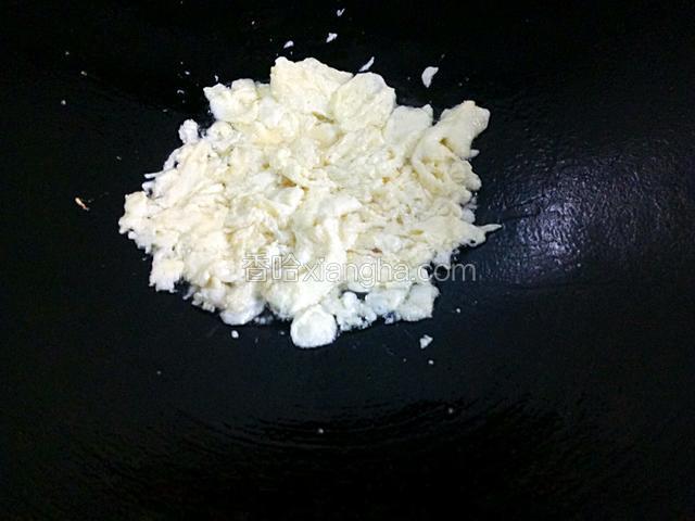 成型后炒散至微焦黄就可以先装起来