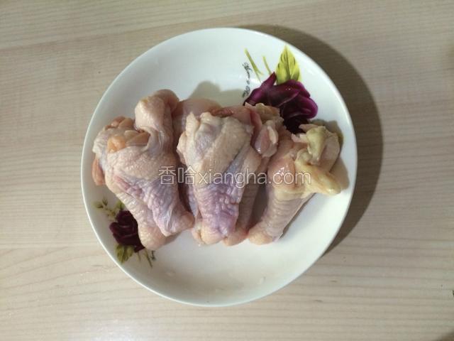 鸡腿洗净备用