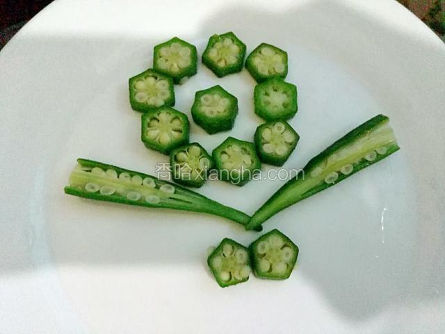 摆在盘子里