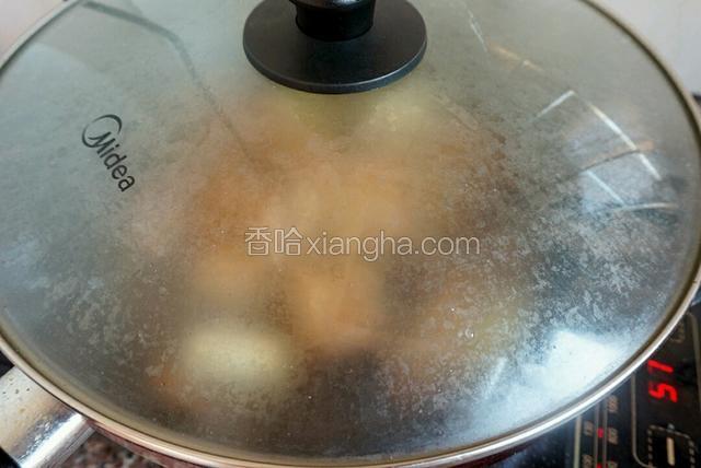 盖上锅盖，中小火，煮10分钟