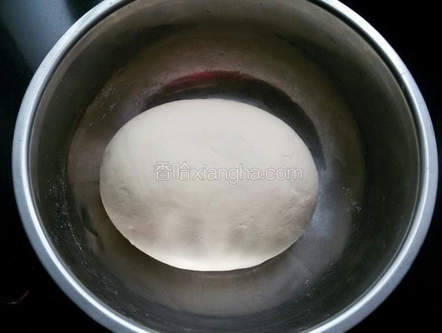 提前把面活上饧一个小时。