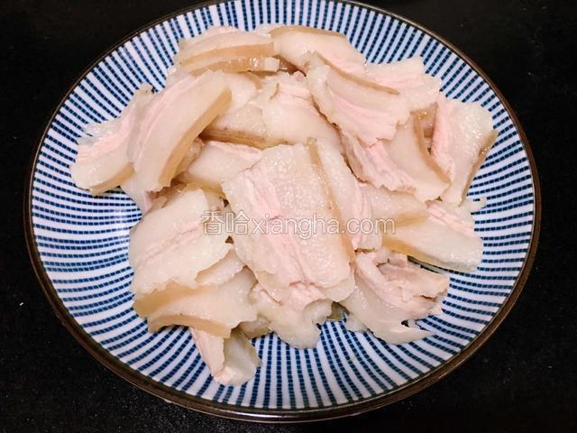 五花肉切薄片
