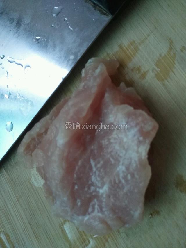 准备瘦肉洗干净
