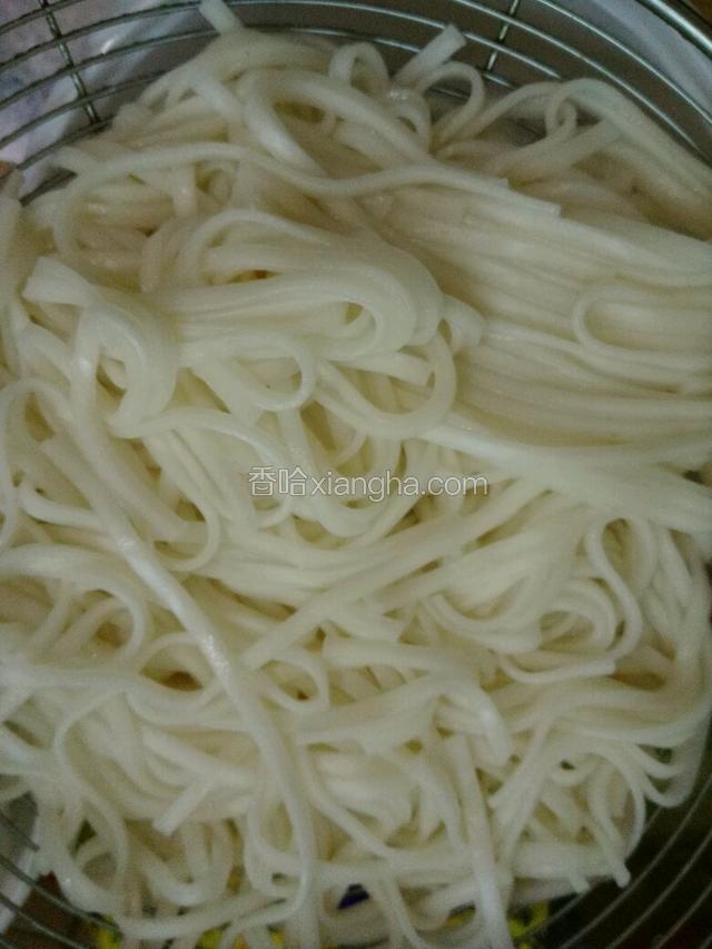 面条捞出沥水