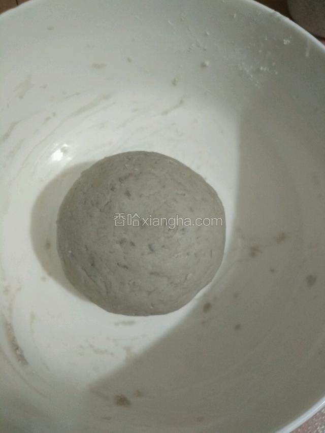 淀粉要一点点加，加到可以揉成团即可，不用太干硬