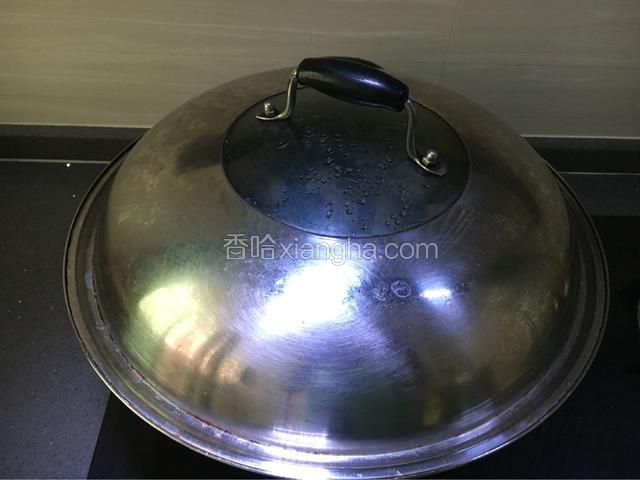 盖上锅盖开大火，上汽后蒸十分钟既可。