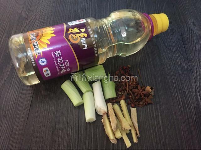 葱，姜，花椒，八角，油备用