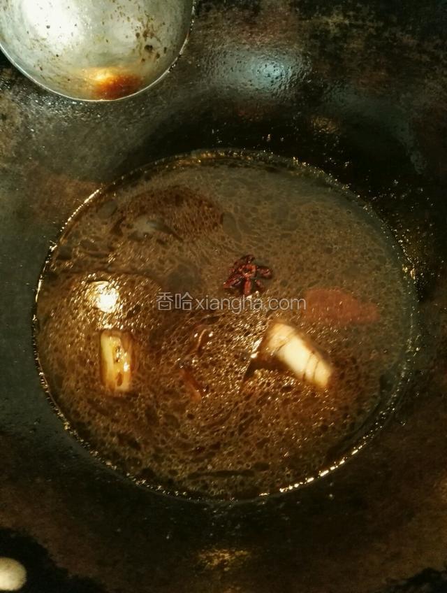 倒入适量水，加盐～糖
