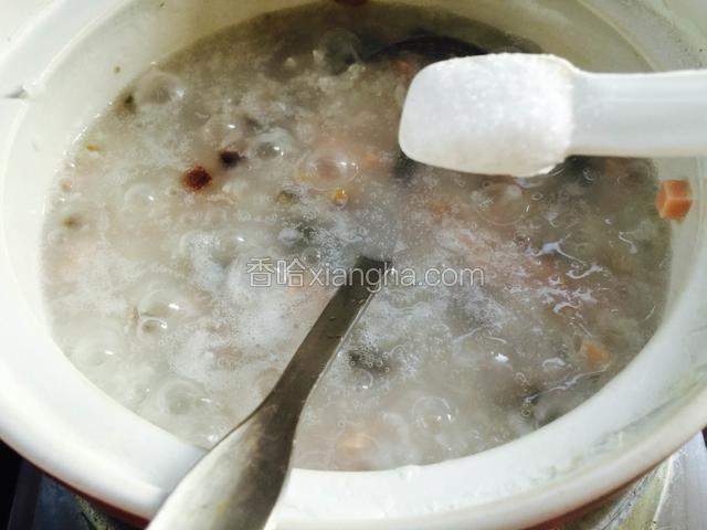 继续加入盐。