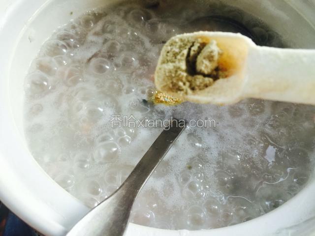 最后放入胡椒粉，搅拌均匀。