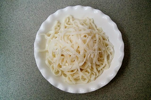 准备河粉。