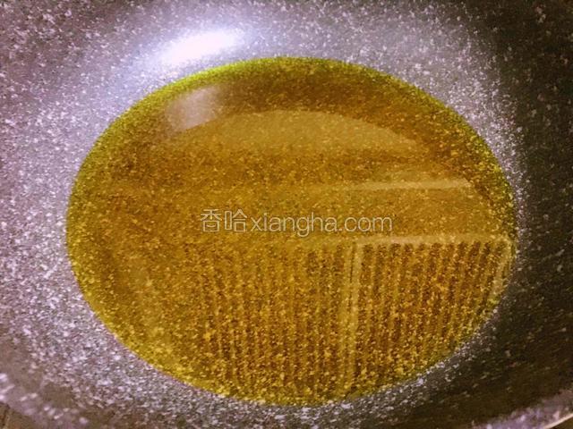 热锅放油量多一些