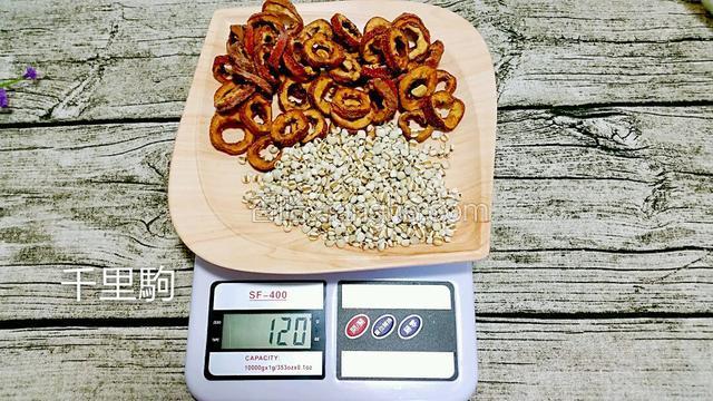 先称取山楂和薏米各60克