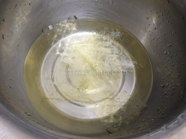 吉利丁提前泡水.冷水泡软