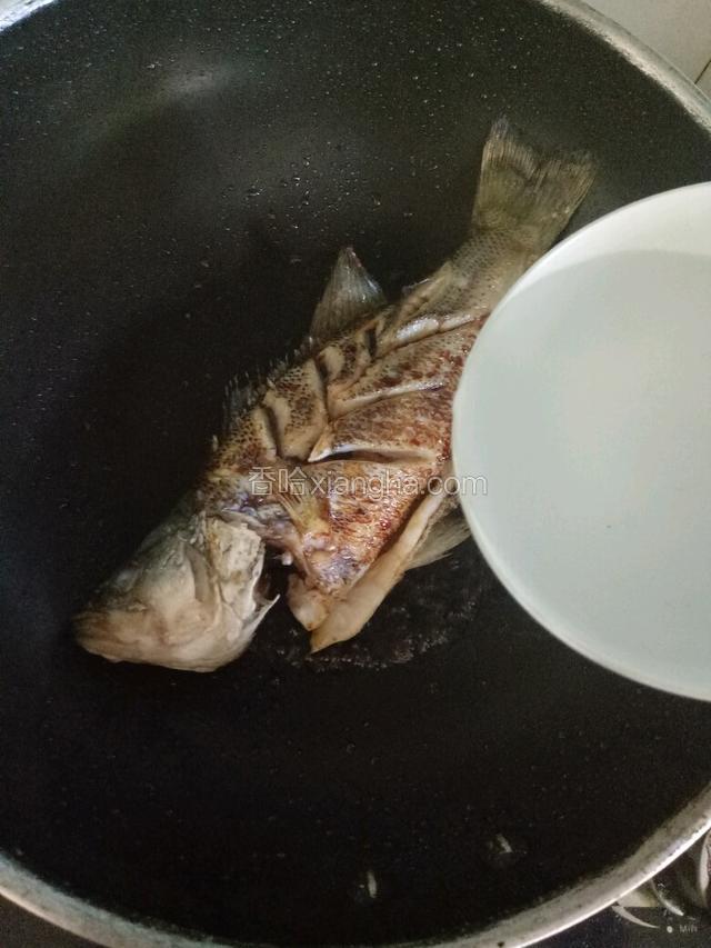 加适量清水。