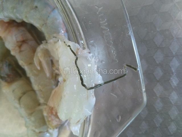 然后开背去掉黑线。