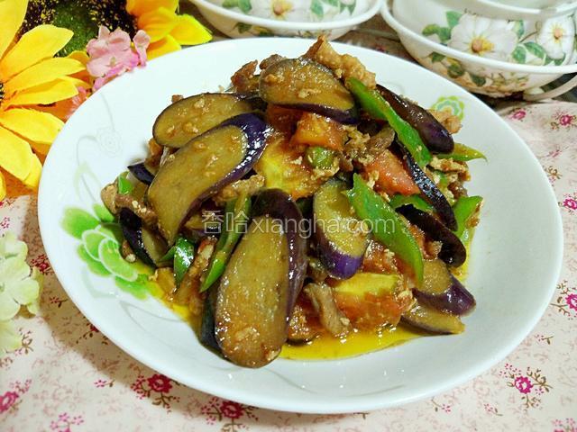 盛起装盘，这道菜就完成了！