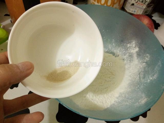 酵母粉我就用了一点点，实在称不出重量，大家看图吧