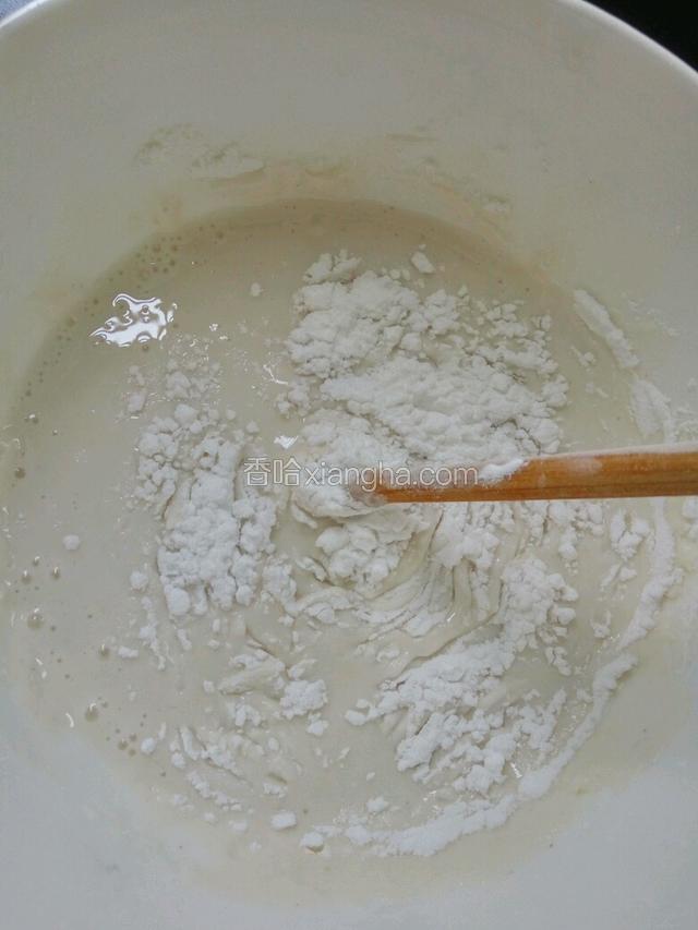 倒入澄粉搅拌均匀上锅蒸熟
