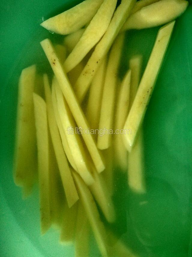 凉水里泡五分钟去淀粉