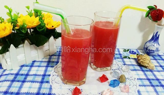 鲜榨西瓜雪梨汁