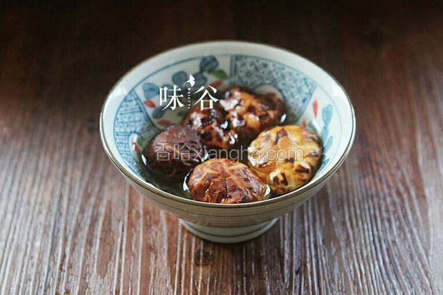 花菇清洗后浸泡1小时。