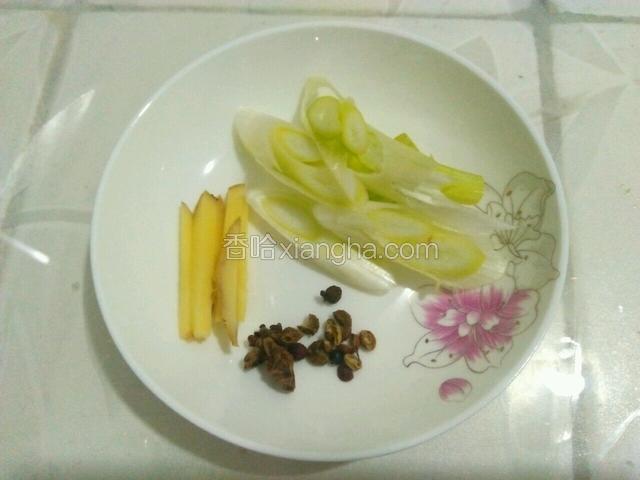 再准备以下作料（如图）。