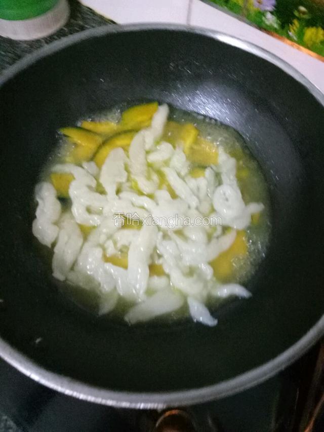 加入面疙瘩。