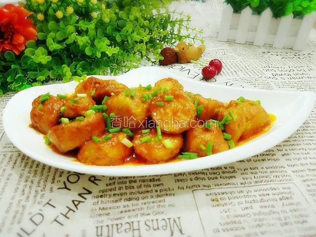 装盘后撒上葱花即可。