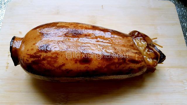 泡好的藕如图，颜色很深已经入味！